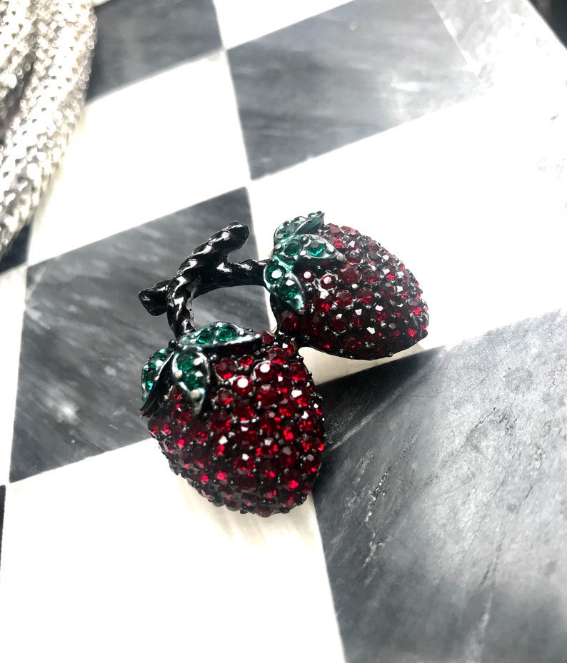 Estate Quality Collectors Vintage Brooch Post War Mid Century Prong Set Cyrstals Japanned Red Rhinestone Strawberry Vintage Fruit Pin