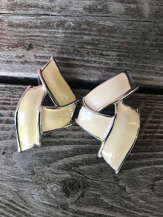 Big Glam Winter White Enamel & Silver tone Modernist Kris Kross Earrings