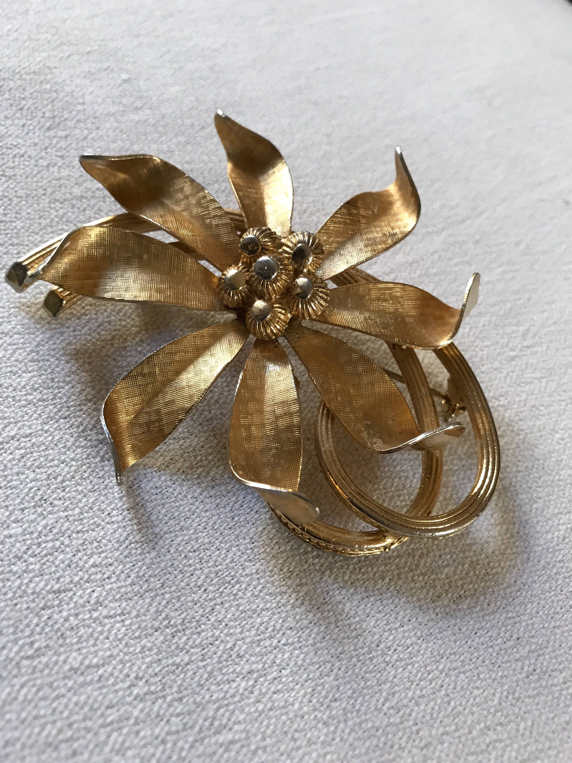 Exquisite Vintage Goldtone Flower with Pinwheel like Petals & swirling ...