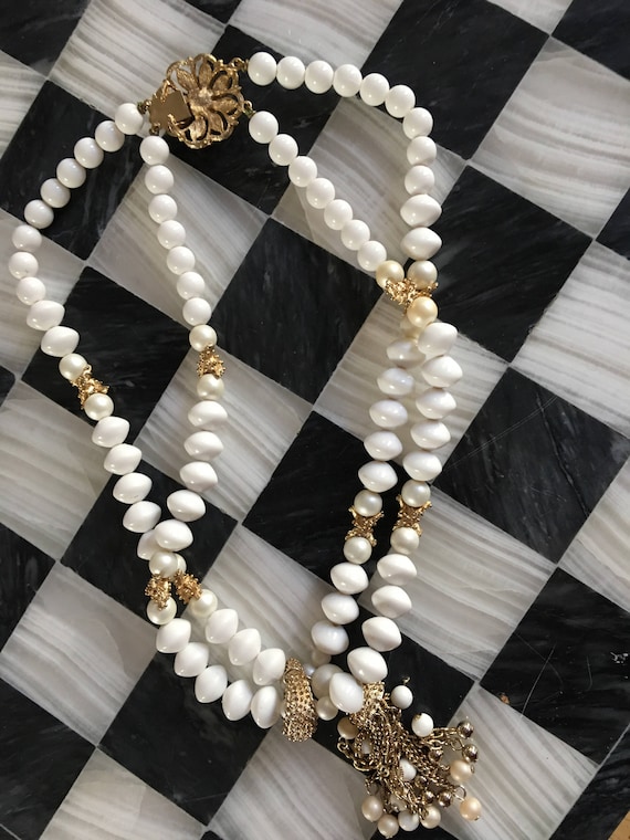 Vintage white beads & gold chains groovy Mod 60's… - image 5