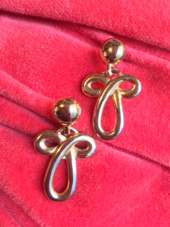 Nice Shiny Smooth Goldtone Modern Celtic knots or Fleur de Lis Design Dangle & Drop Earrings