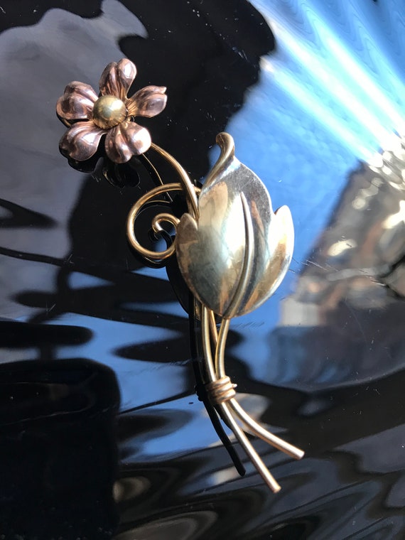 Vintage Van Dell Flower Brooch, Art Deco 12K Gold… - image 2