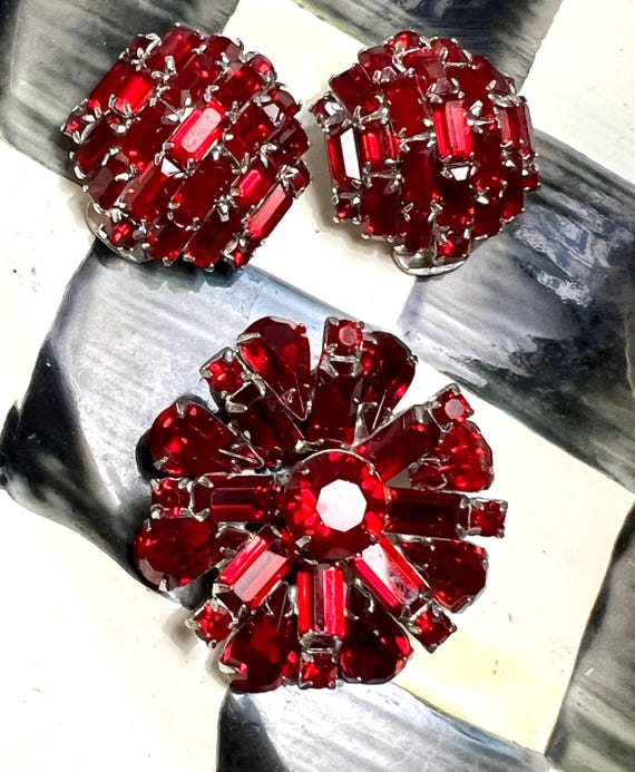 Vintage Weiss Ruby Glass Gem Dome Flower Brooch and Bagette Cluster Earrings Set, Gift for sweetheart, Valentines Day Gift