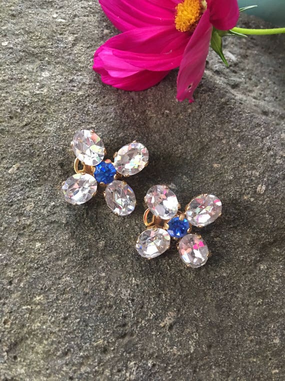 Vintage Crystal Flower Clip-On Earrings with Royal Blue Gem Centers - Elegant Goldtone Jewelry