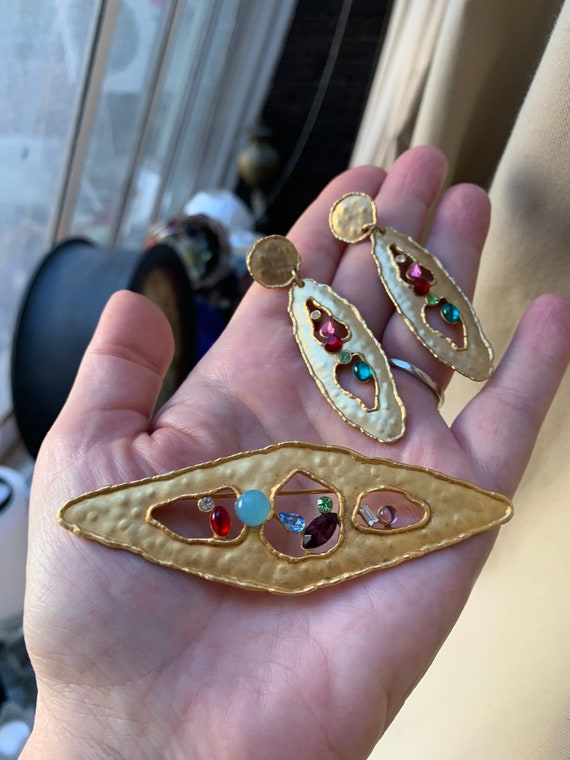 Vintage JJ Brushed Goldtone Brooch and Earrings, … - image 9