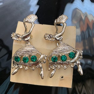 Green Rhinestone Fan Dancers Scatter Pins, a matching Pair of Silver tone Mid Century Spanish Dancing Lady Brooch, Festive Unisex Lapel Pins
