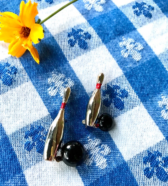 Vintage signed Gerry's Gold Plated Metal Bowling Pins & Balls Scatter Pins Brooch Set Unisex