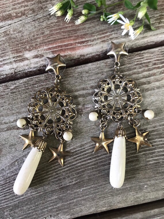 Filigree Openwork Celestial Stars & Ivory Melamine Teardrop Chandelier Dangles 80’s Big Bling Runway Statement Earrings