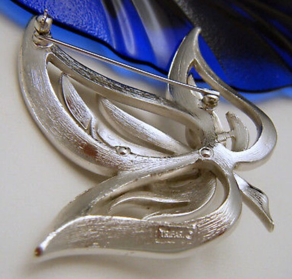 Elegant Silvertone  Open Work Leaf Brooch 1960s S… - image 2
