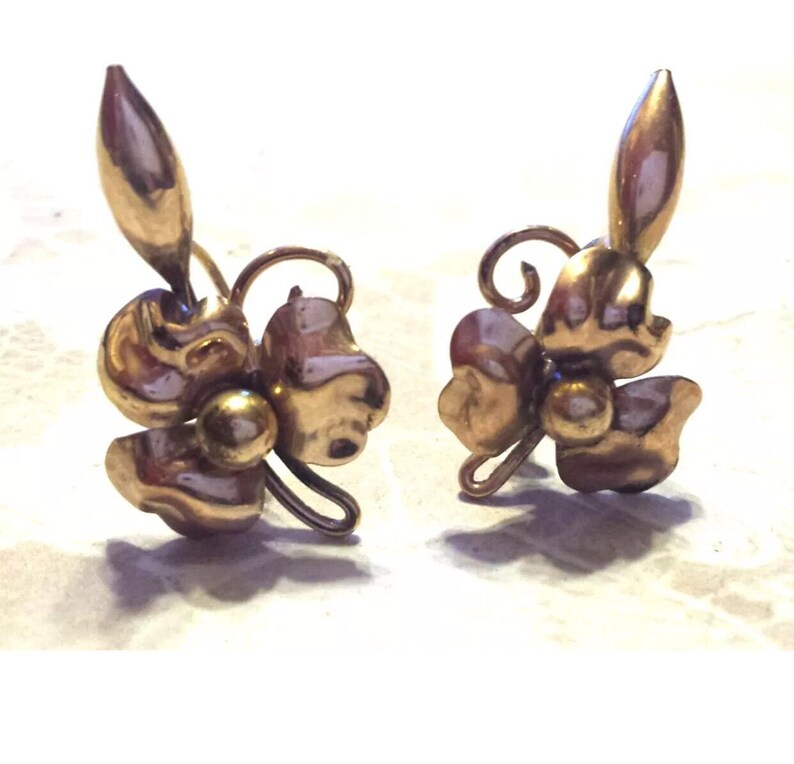 Pretty Vintage Art Nouveau Floral Screw Back Earrings