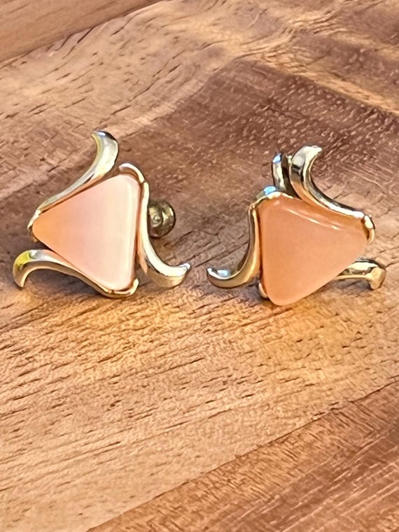 Shimmery 50s Bubblegum Pink Thermoset Screw Back Earrings - Vintage Mid-Century Costume Jewelry Bling