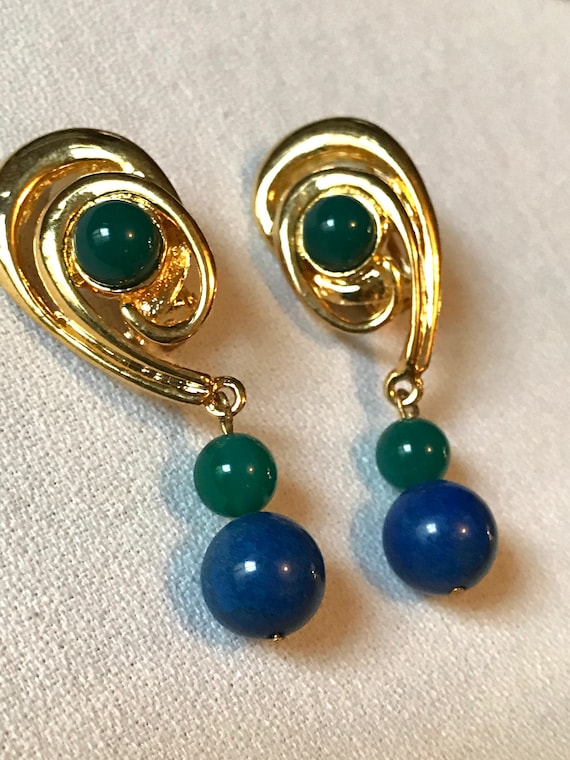 Striking  Blue & Green Polished Stone Goldtone Modernist 80's Clip on Dangle Statement Earrings