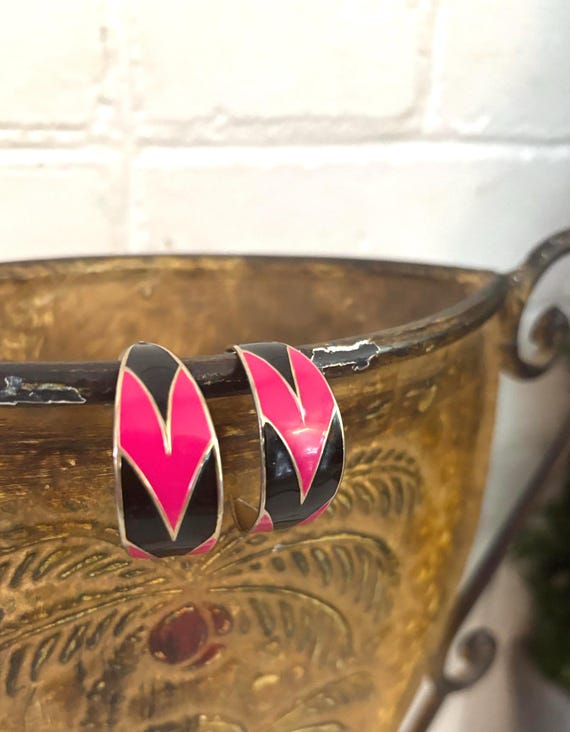 Vintage 80s Enamel Color Block Earrings: Magenta & Black Demi Hoops