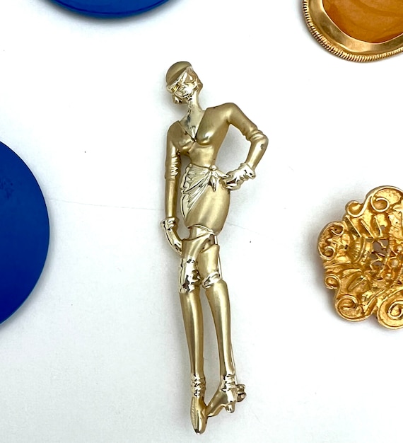 Fashion Model Vintage Pin, Tres Chic Awesome 80s Matte Gold Tone Stylish Lady Brooch, strike a pose fashionista