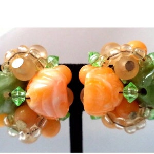 Mid Century HONG KONG Citrus Floral Cluster Bead Vintage Ohrringe, Clip Ons, Frühlingsschmuck