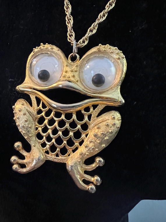 Vintage JJ Googly Eye Frog Pendant Necklace: Kitsch Glamour Jewelry