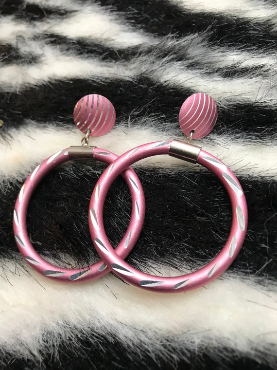 Pink Aluminum Hoops, Modernist Hoop Dangle Earrings, Trending South Pacific Post War Mid Century Collectible Vintage Jewelry