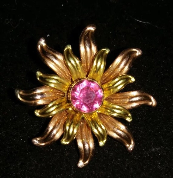 VAN DELL Pink Rhinestone Center Flower Brooch , Art Deco Modernist Unisex Lapel Pin, Alternative Corsage Boutonnière
