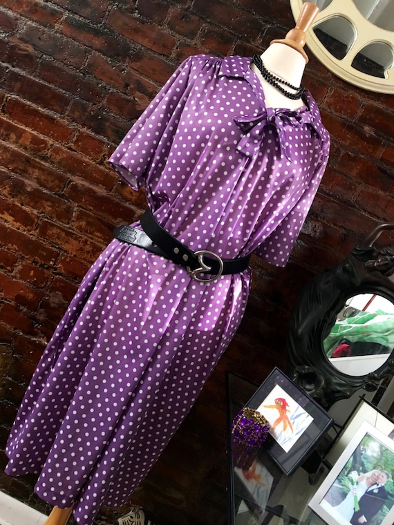 Perfect Purple Polyester Polka Dot Pussy Bow dress with side pockets vintage one size roomie mint condition