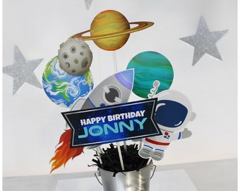 Centro de mesa de cumpleaños espacial Adorno para tarta de fiesta espacial Descarga digital Decoración del espacio exterior Decoración del primer viaje alrededor del sol Dos la luna