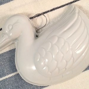 Vintage Ceramic Kitchen Mold | Retro Kitchen Decor | White Duck Mold | Small Ceramic Mold | Wall Hanging | Retro Kitchen Decor