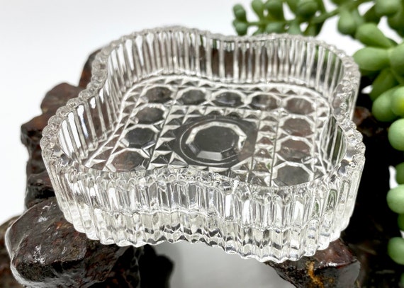 Vintage Pressed Glass Trinket Dish | Quatrefoil C… - image 3
