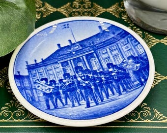 Royal Copenhagen Vagtparade Collectible Mini Plate #69-2010 | Blue