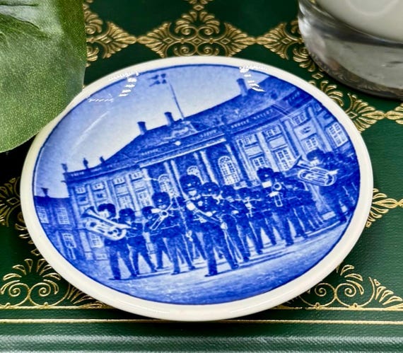 Royal Copenhagen Vagtparade Collectible Mini Plate #69-2010 | Blue
