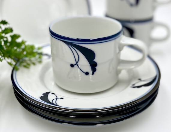 Vintage Dansk Flora Bayberry Cups and Plates | Blue & White