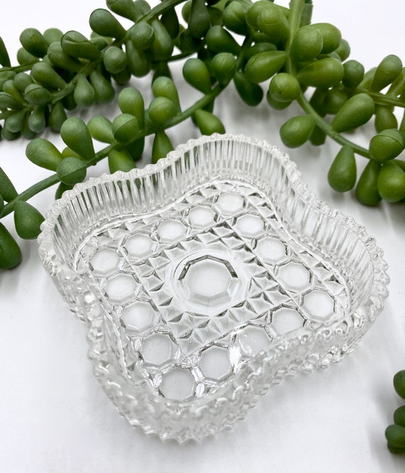 Vintage Pressed Glass Trinket Dish | Quatrefoil C… - image 6