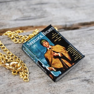 Sherlock Holmes&#39;s mini book necklace