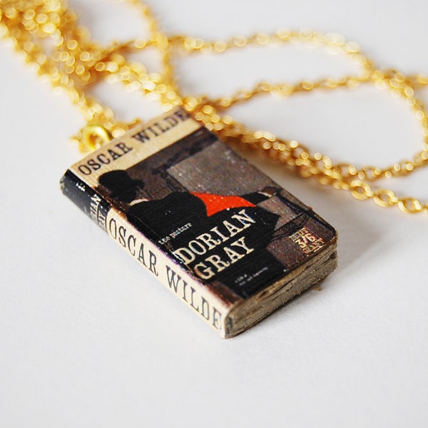 Dorian Gray's mini book necklace