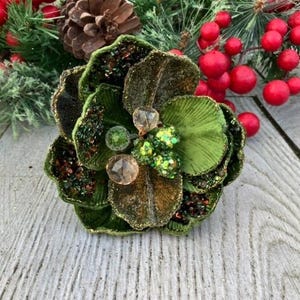 NIEUWE 2025 Kerstvakantie Herfst Halloween Ornament Clip Zijden Bloem Bloemen Magnolia Glitter Fluwelen Mosgroen Goud 5"