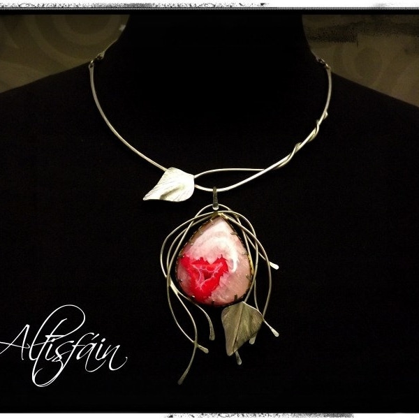 Collier elfique agate feuille inox, "La Délicate", Agate druzy rouge rose, feuille bouleau, bijou art nouveau, style féérique