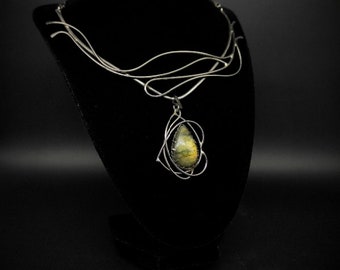 Collier elfique inox labradorite verte, "Passage Céleste: l' Élixir de Longue Vie", style féérique mystique, collier art nouveau, art celte