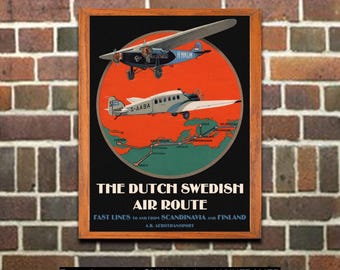 Puede incluir: Póster de viaje vintage que anuncia la ruta aérea holandesa sueca con un mapa de la ruta y dos aviones en vuelo. El póster presenta una combinación de colores rojo, blanco y azul y el texto "THE DUTCH SWEDISH AIR ROUTE" y "FAST LINES TO AND FROM SCANDINAVIA AND FINLAND".