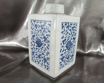 Chinese Porcelain, Blue and White Floral Tea Caddy, Kangxi mark, Antique Chinese Porcelain