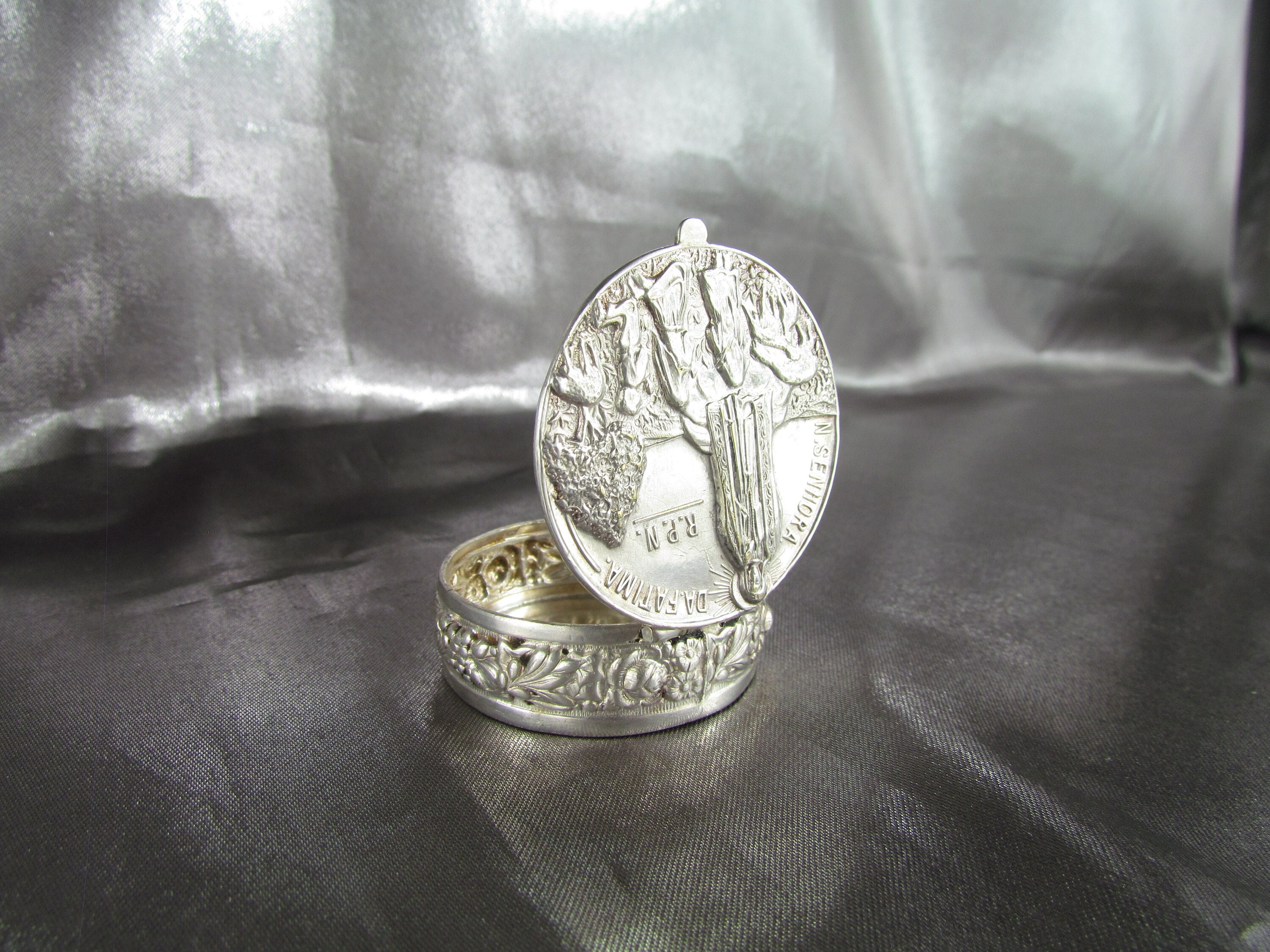 Reliquaire, Petite Boite Argent Fatima, à Chapelet Ancien Notre Dame de Fatima Portugal