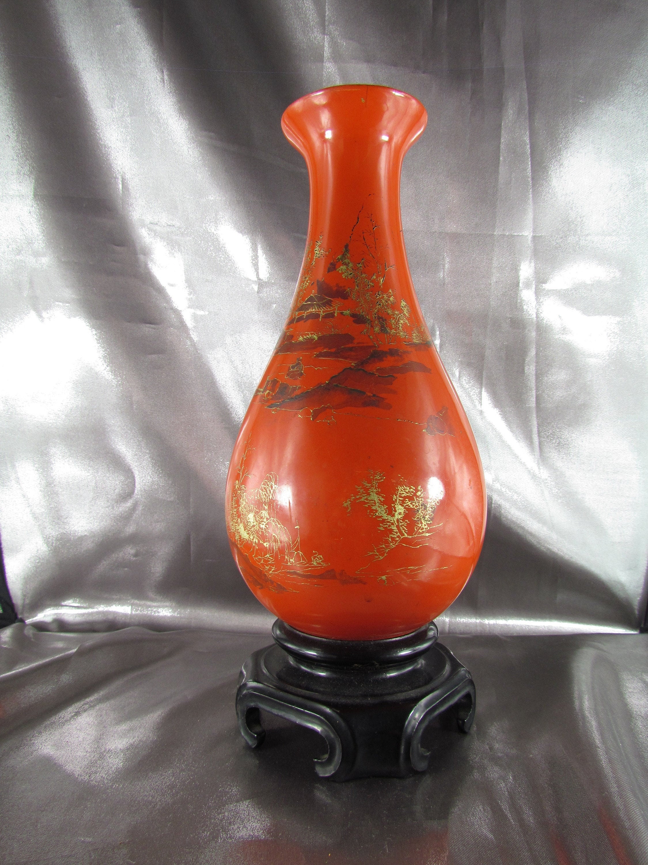 Thanh Le, Vase Laque Rouge Vietnam Signé , Thanh Lê, Indochine