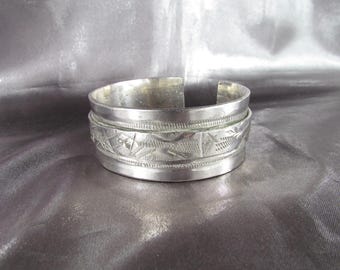 C*t様 貴重 チュニジア カフブレスレット アンティーク 民芸品 シルバー 刻 貴重 チュニジア カフブレスレット アンティーク 民芸品