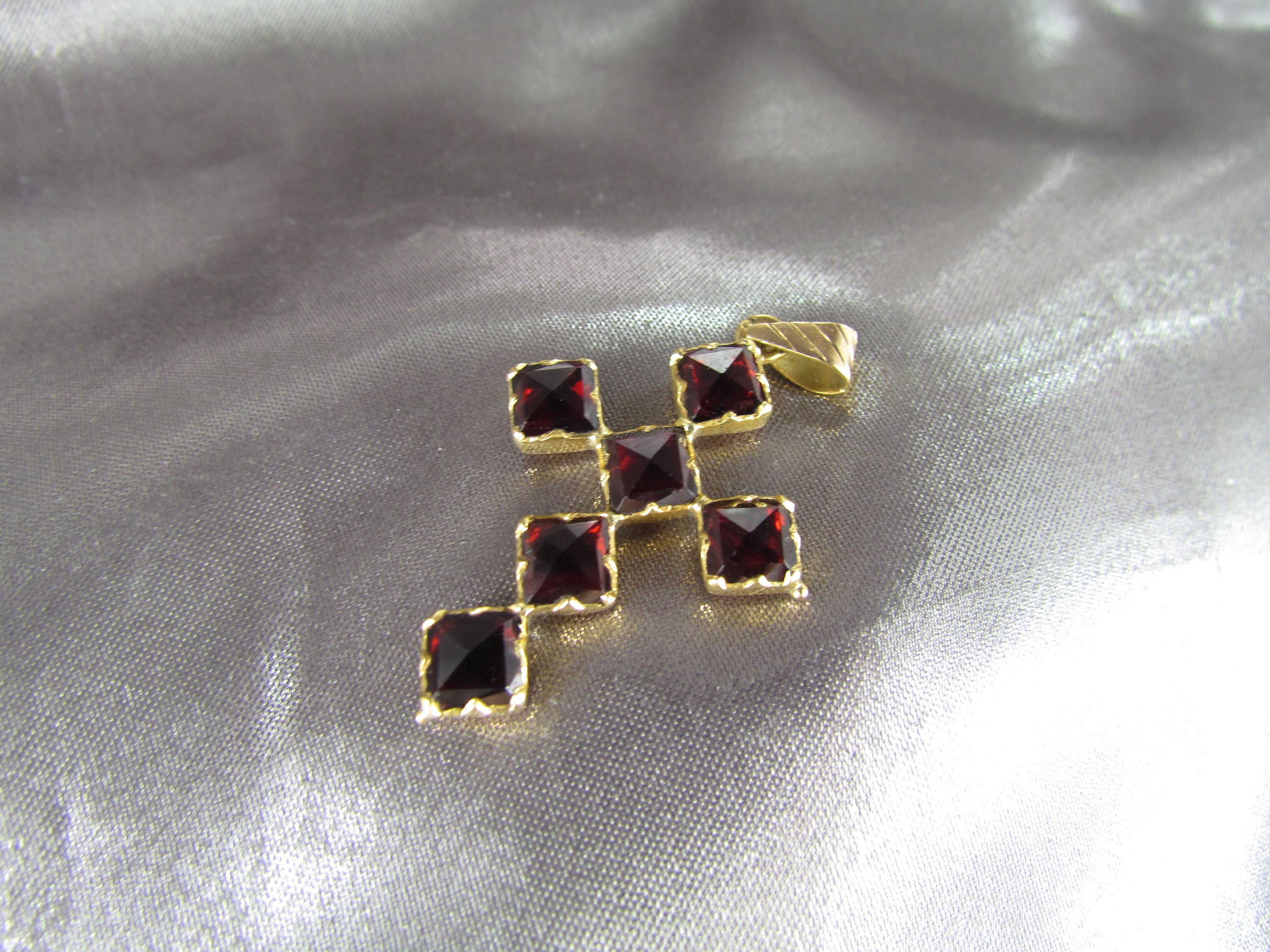 Pendentif Victorien Trèfle En Or Rose 18k Avec Grenats - Perpignan, Circa 1890, Occasion