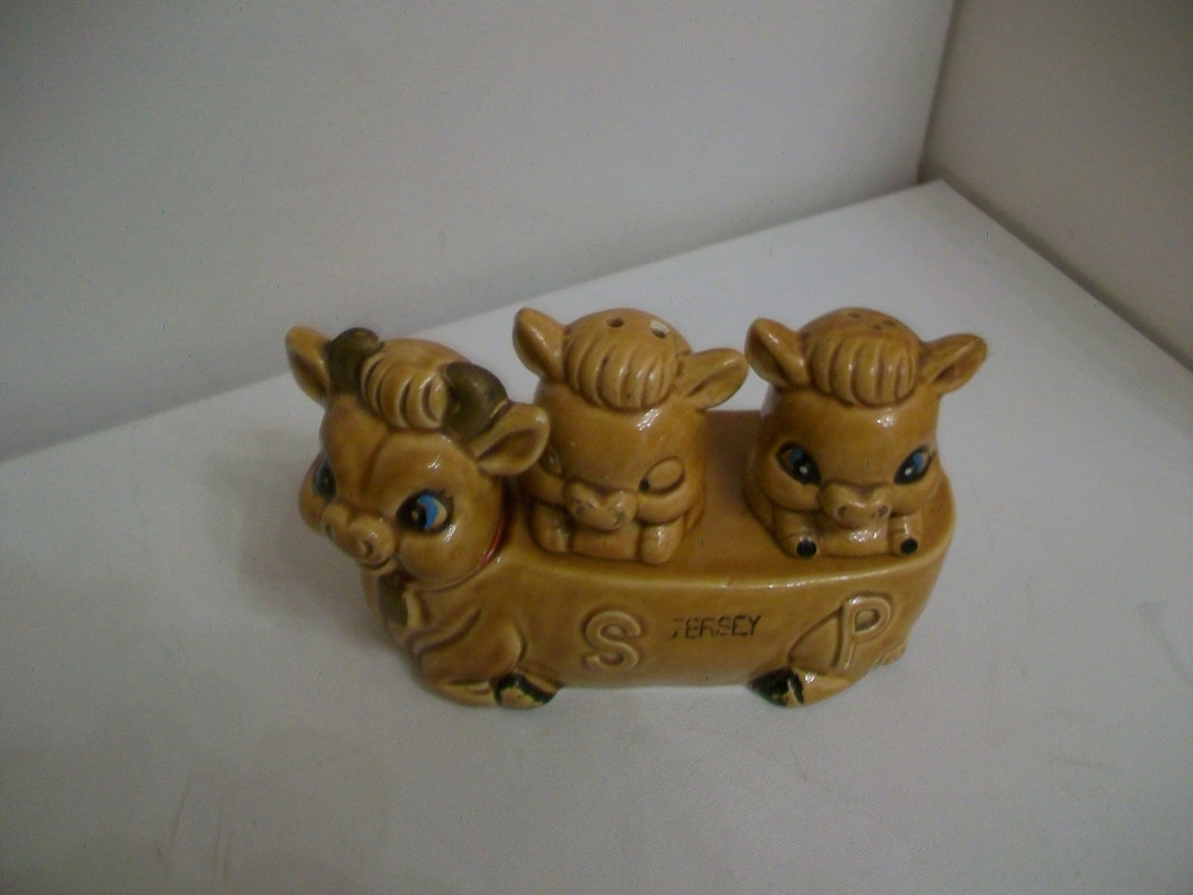 C. 1940s50s Quirky, Fun, Novelty, Cruet Set jersey Cows, Hand Painted
