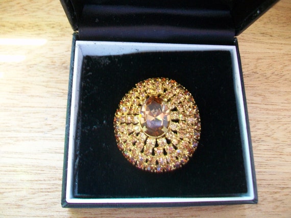 Oval Stoned Vintage Brooch, c. 1950s - image 10