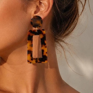 Tortoise Shell Statement Clip on Earrings, Elegant Large Resin Earrings, Lightweight Geometric Earrings, Brown Dangle Earrings, Gift for Her