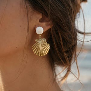 Ohrringe aus Gold und Perlmutt, Clip-Ohrringe, eleganter maritimer Hochzeitsschmuck, Boho-Chic-Stil, Sommergeschenk für Damen
