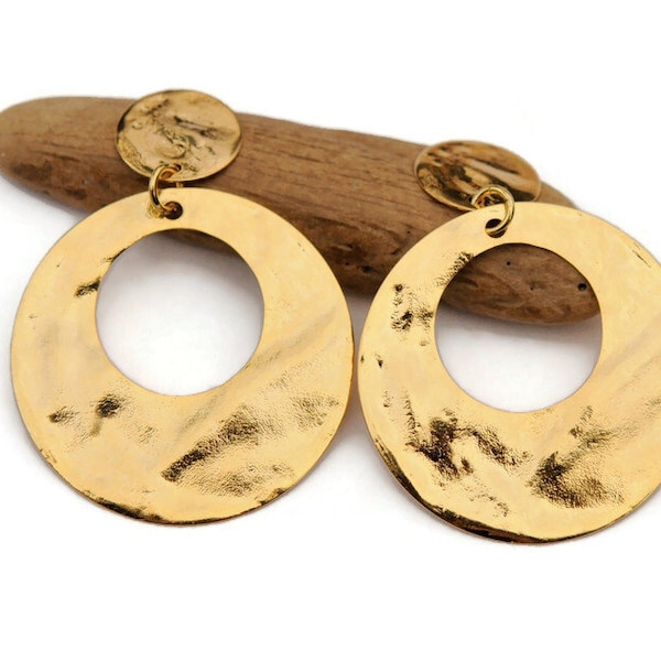 Pendientes colgantes en metal dorado martillado, Pendientes clip, Pendientes de oro fino estilo Boho