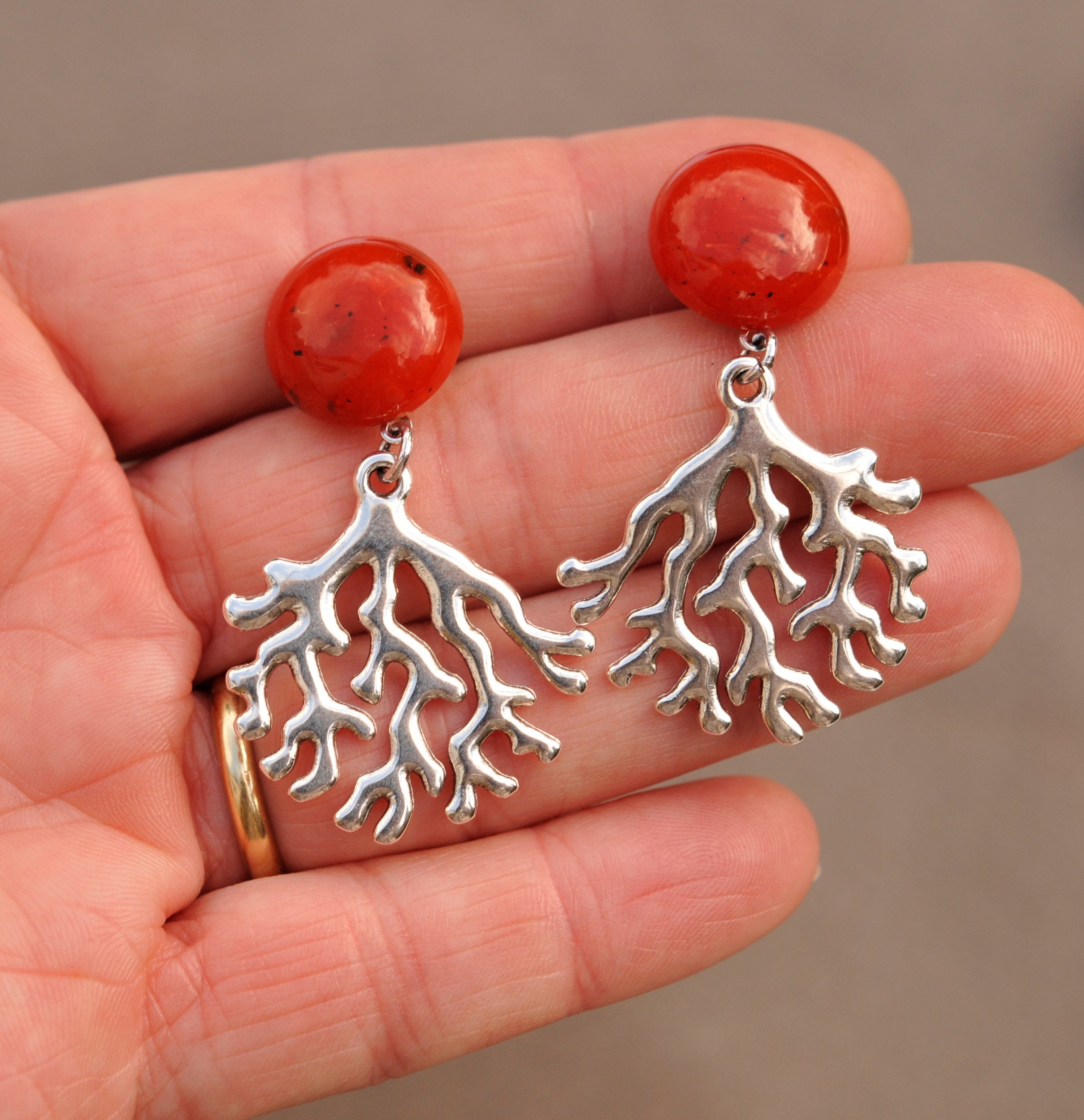 Boucles D'oreilles En Argent 925 Rhodié Avec Corail Rouge - Cylindres - Neuf Avec étiquettes