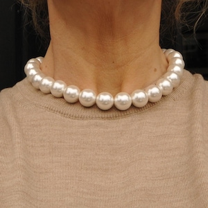 Kort och elegant vitt pärlhalsband för kvinnor, handgjort pärlhalsband, bröllopshalsband, tidlöst vitt halsband