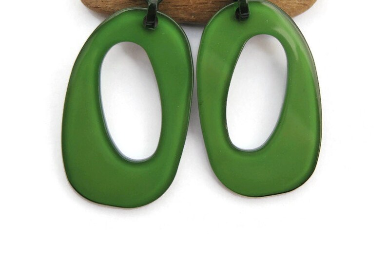Boucles d'oreilles pendantes vert émeraude, Clip d'oreille en résine ...