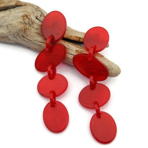 Statement Earrings 60s Style Red Coral and Beige Resin Beads Earrings Clip on Mod Earrings Retro Vintage Style Dangling Earrings